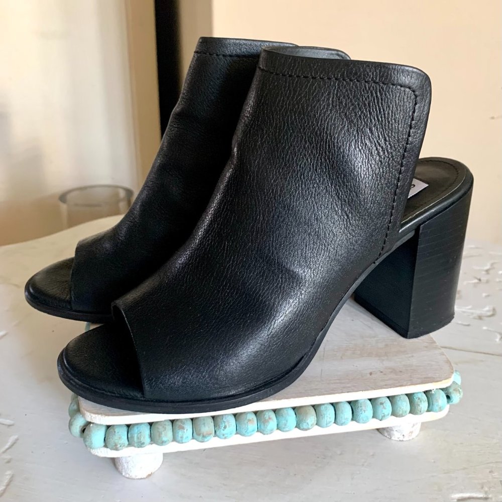 Steve Madden  Black Nectar Peep Toe Size 7.5 Mules/Slides